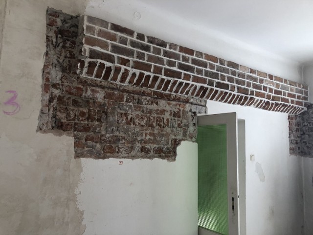 Stołeczny konserwator zabytków, Michał Krasucki powiadomił, że zlecone badania potwierdziły, że fragmenty średniowiecznych ścian wewnętrznych w kamienicy przy ul. Kanonia 10/12/14 w Warszawie są oryginalne.