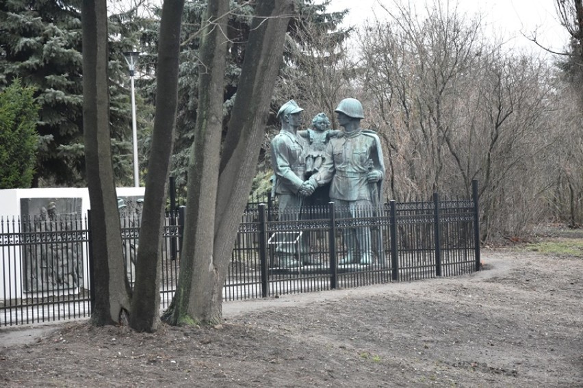 Stalinowski pomnik w lapidarium czeka na marszałka [ZDJĘCIA]