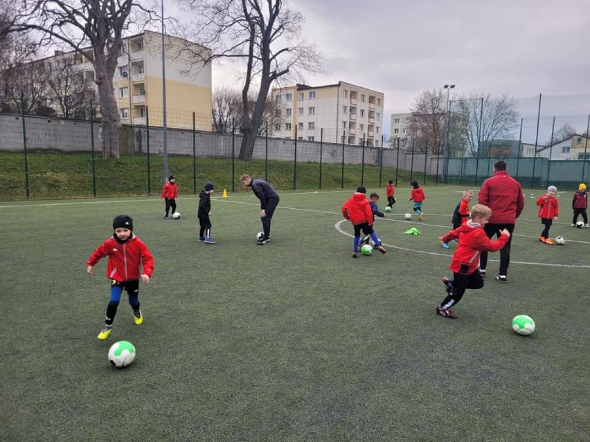 Zobacz, jak trenują najmłodsi zawodnicy Kaszubii Kościerzyna z rocznika 2015/16 ZDJĘCIA