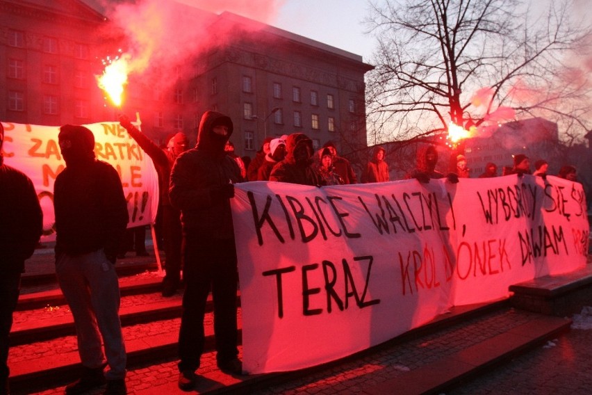Kolejny protest przeciwko ACTA w Katowicach. Wśród zebranych był Adam Słomka [ZDJĘCIA]