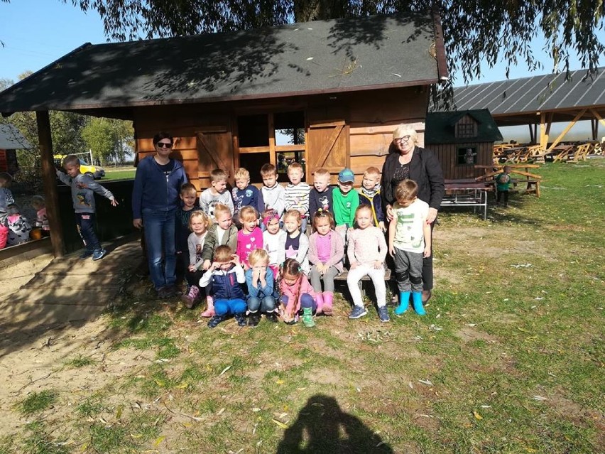 Grodzisk Wielkopolski: Przedszkolaki odwiedziły "Starą Chatę u Kowola" [GALERIA ZDJĘĆ]