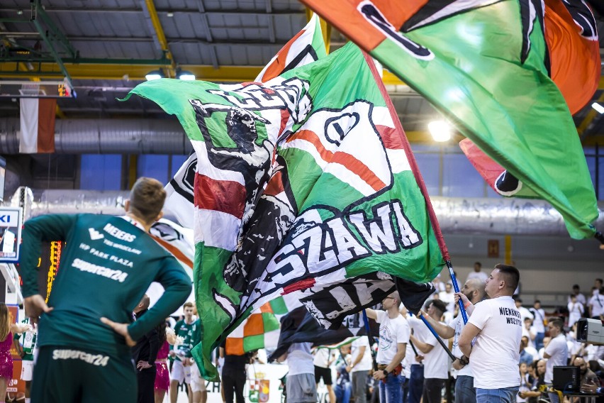 Legia Kosz. Trzeci finał Energa Basket Ligi dla drużyny gości. Kibice stołecznej drużyny dopingowali do końca