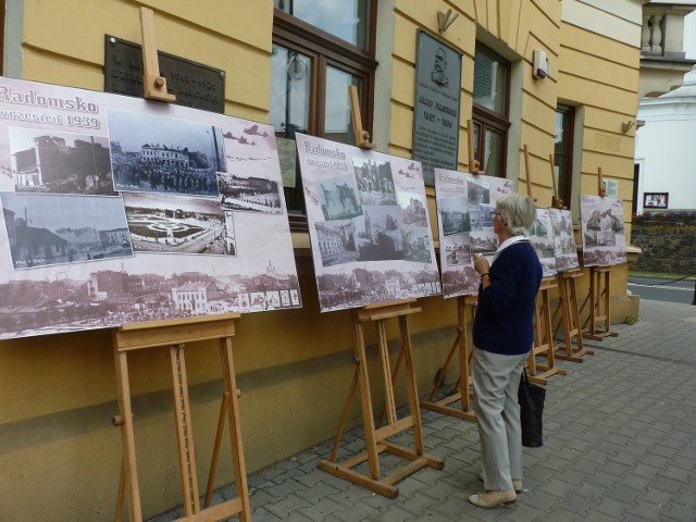 Przed Muzeum Regionalnym ustawiona została wystawa upamiętniająca wybuch II wojny światowej