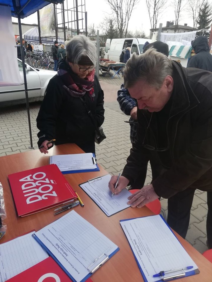 Wybory Radomsko 2020: Kolejny dzień zbierania podpisów na miejskim targowisku