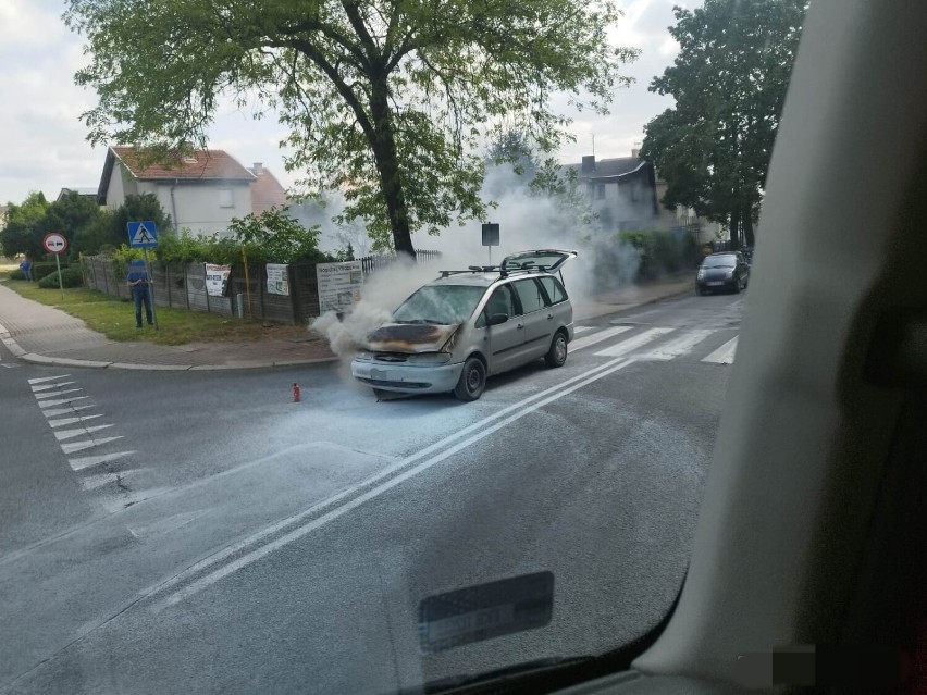 Pożar samochodu osobowego przy ulicy Cmentarnej w Gubinie.