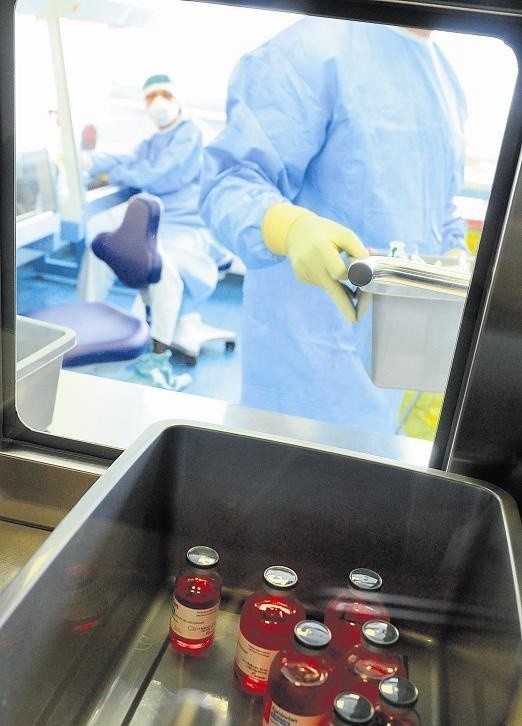 W pracowni  Wielkopolskiego Centrum Onkologii przygotowuje się rocznie prawie 50 tysięcy preparatów
