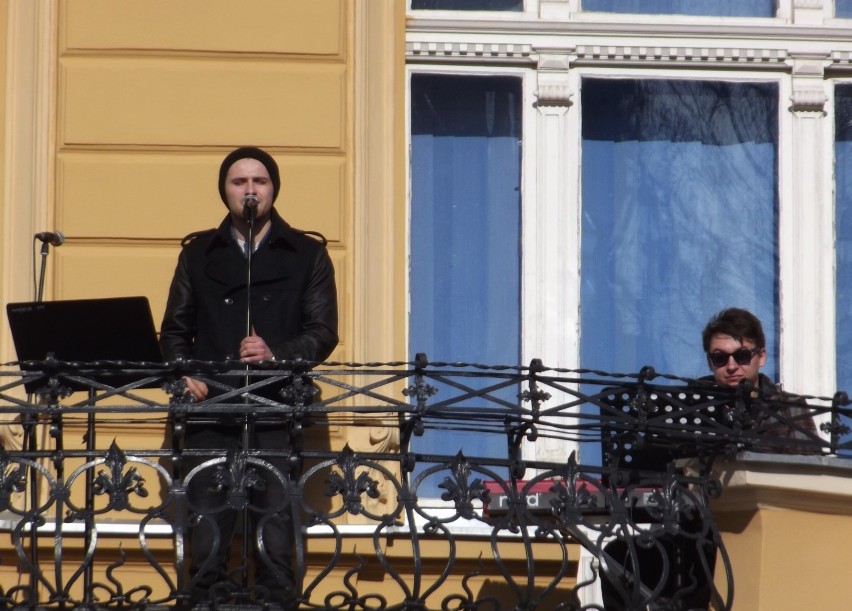 Dzień Kobiet 2014 w Bydgoszczy - piosenki z balkonu