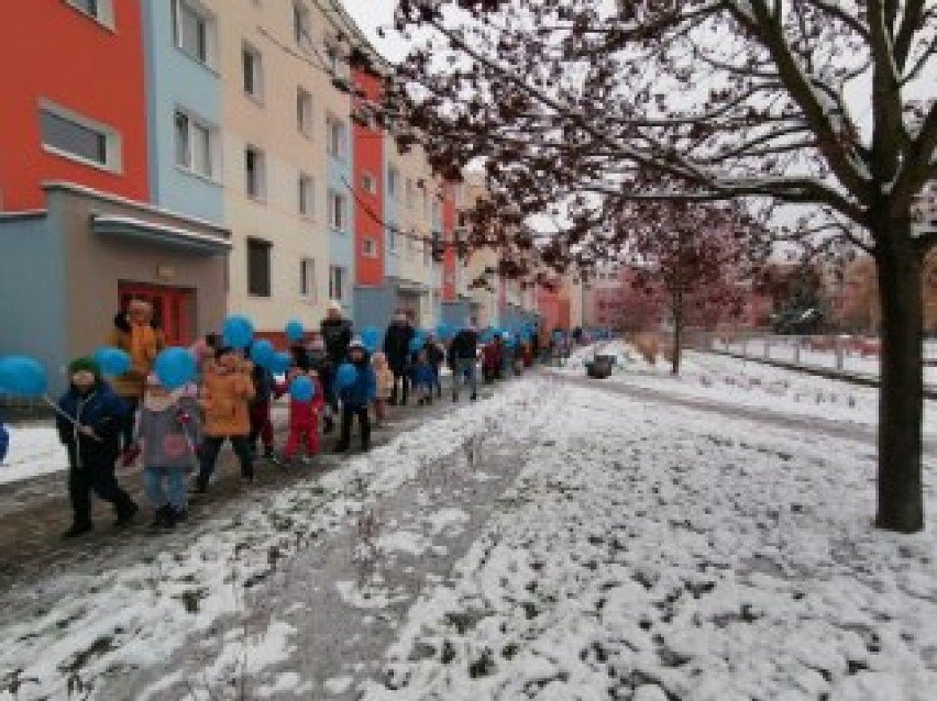 Międzynarodowy Dzień Praw Dziecka w "Bajeczce" w Obornikach. Przemarsz przedszkolaków ulicami miasta [ZDJĘCIA]