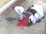 Uliczne modlitwy muzułmanów w Warszawie dzielą internautów. Co się stało? [WIDEO] 