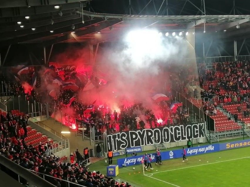 Efektowne oprawy, gorąca atmosfera na meczu Widzew Łódź - Wisła Kraków [ZDJĘCIA]