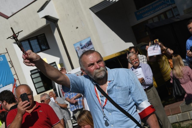 W czasie Marszu Równości nie obyło się bez protestów jego przeciwników.