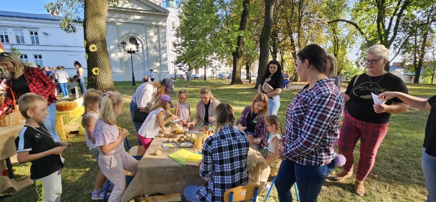 Chełm. Przedszkolaki z Arki Przyszłości bawiły się na jesiennym pikniku integracyjnym. Zobacz zdjęcia