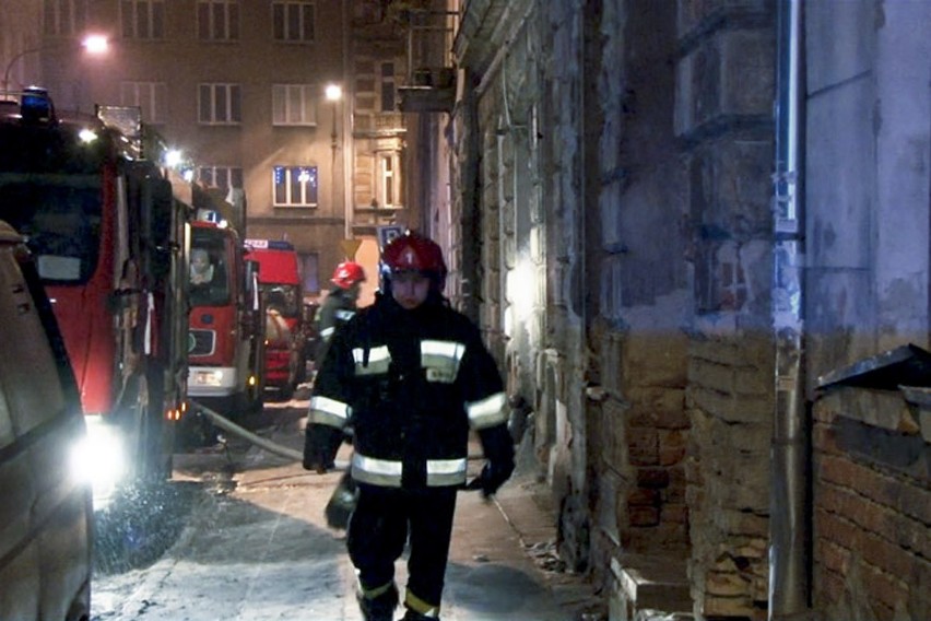 Łódź: pożar na Włókienniczej 4
