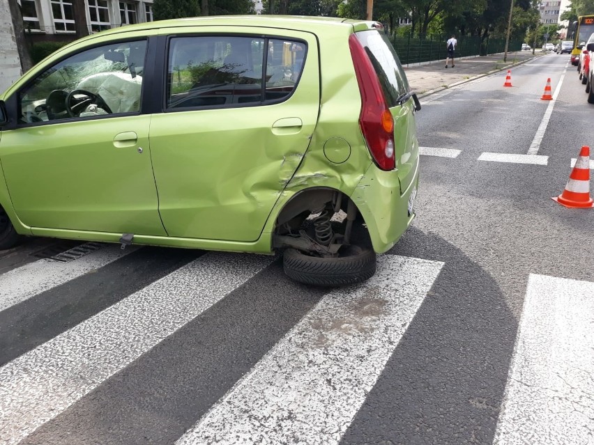 Wrocław. Zobacz zdjęcia z groźnie wyglądającego wypadku na ul. Zachodniej