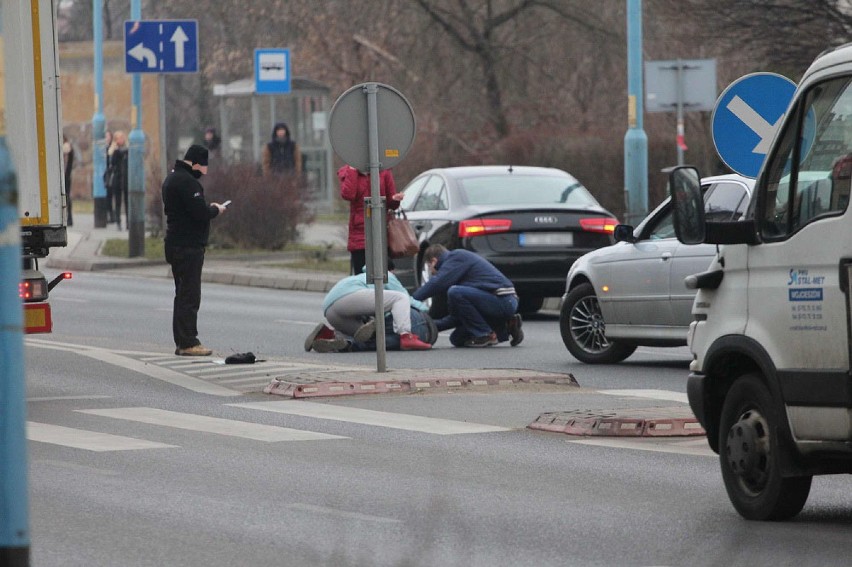 Potrącenie na ulicy Wrocławskiej w Legnicy (ZDJĘCIA)