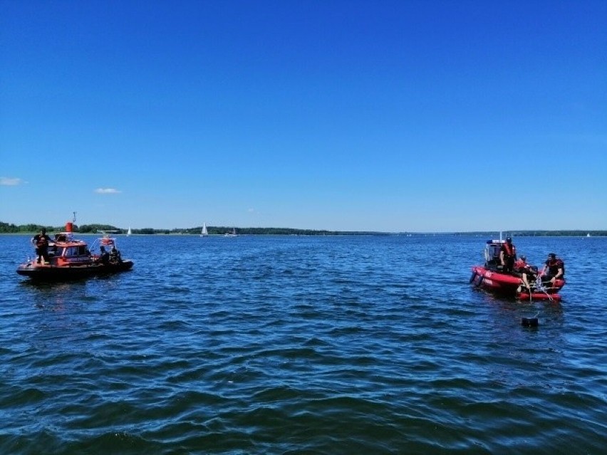 Jezioro Tałty. Akcja wydobycia zatopionej motorówki