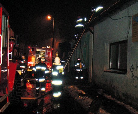 Pożar stolarni przy Miechowskiej w Wolbromiu gasiło 11 jednostek państwowej i ochotniczej straży pożarnej