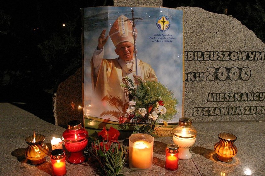 17. rocznica śmierci papieża Jana Pawła II. Zobacz jak Wałbrzych przeżywał ten trudny wieczór.