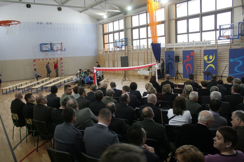 Bochotnica: Minister Mucha otworzyła salę sportową