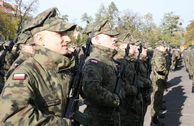 We Wrocławiu odbyła się przysięga przyszłych dowódców w nowej formacji militarnej - wojskach Obrony Terytorialnej.