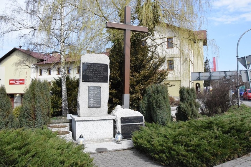 Pierwszy pomnik smoleński w Polsce stanął w.. Jasienicy? ZDJĘCIA