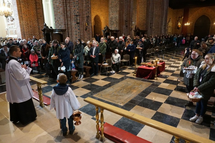 W poznańskiej katedrze miejsca były wypełnione po brzegi.