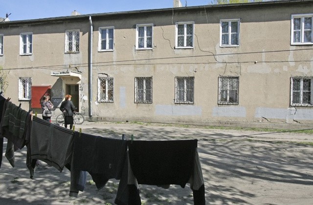 Stan budynku socjalnego przy ul. Helskiej w Łodzi pozostawia wiele do życzenia