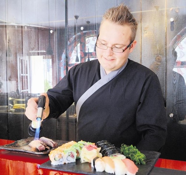 Patryk Jerzykowski uczył się sztuki wykonywania sushi w szkole japońskiej