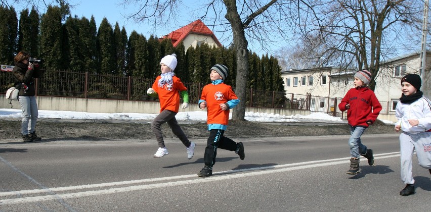 Bieg dzieci na pabianickim Półmaratonie ZHP [ZDJĘCIA+FILM]