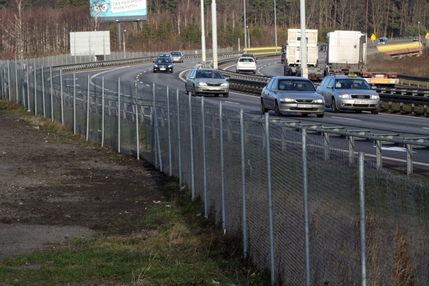 Walka o ustawienie płotu bądź o wybudowanie kładki nad...