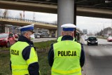 Policja i żandarmeria kontrolują kierowców. Patrole także w parkach i na ulicach 