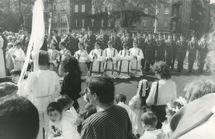 Boże Ciało z przełomu dekad na archiwalnych zdjęciach DZ [FOTOGALERIA]