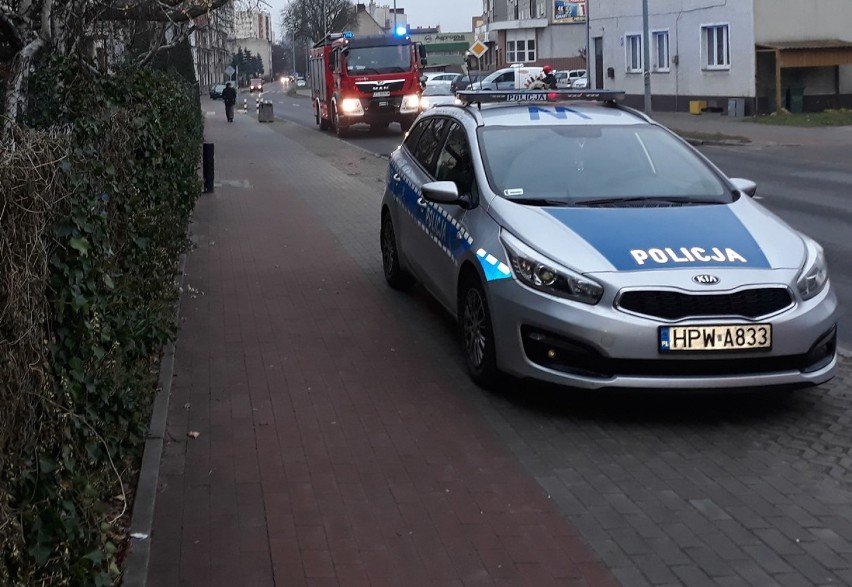 Strażacy i policja interweniowały przy ulicy Piłsudskiego w...