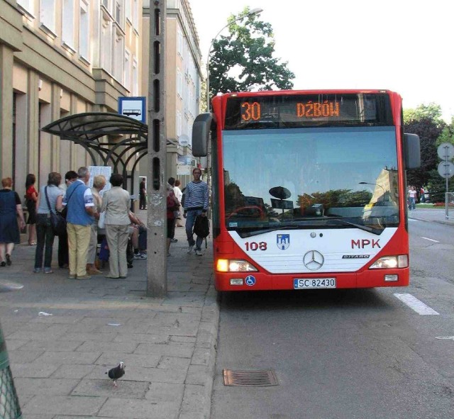 Ponad 20 linii autobusowych jeździ od dziś innymi trasami