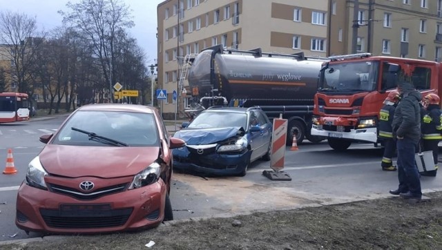 Niebezpieczne skrzyżowania w Częstochowie. Tu jest najwięcej kolizji i wypadków. Kliknij NASTĘPNE lub przesuwaj palcem dalej.