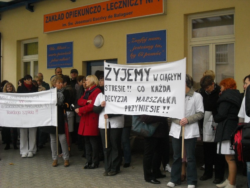 Protest pracowników i pacjentów w szpitalu im. Jana Bożego (ZDJĘCIA)