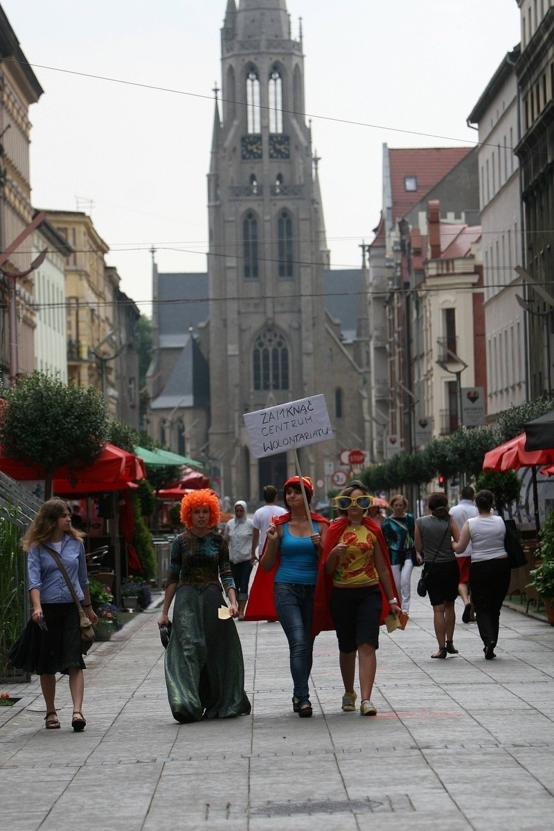 Katowice: Superbohaterowie protestowali na Mariackiej [ZDJĘCIA]