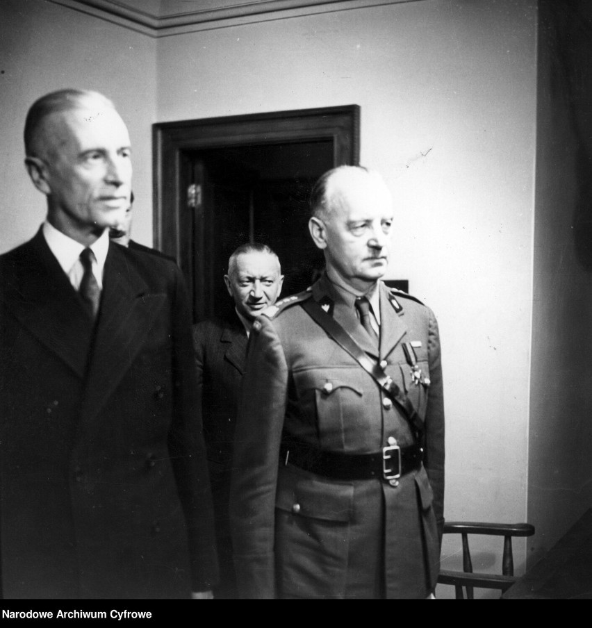 Od lewej: prezydent Władysław Raczkiewicz, gen. Władysław...