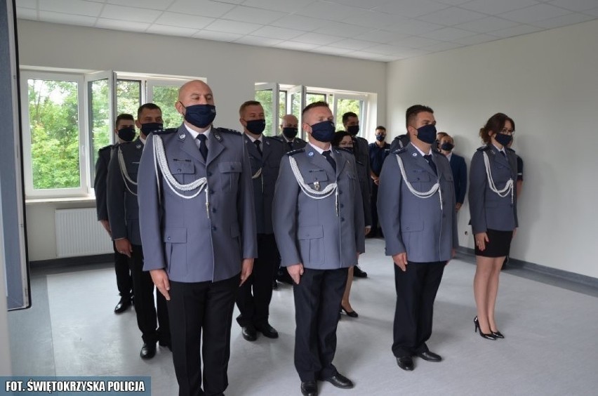 Kazimierscy policjanci obchodzi swoje święto. Skromniejsze, ale z awansami i odznaczeniami [ZDJĘCIA]  