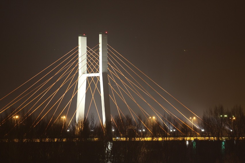 ZDM wymienił przepalone lampy na Moście Siekierkowskim (ZDJĘCIA)