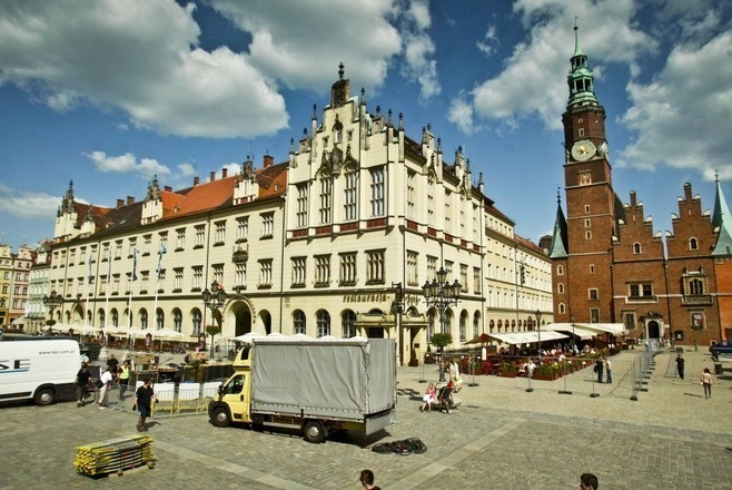 Wrocław: Montują strefę kibica (ZDJĘCIA)