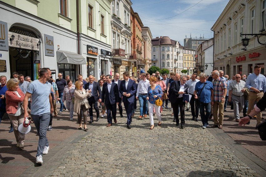 Tarnów. Rafał Trzaskowski spotkał się z wyborcami w Tarnowie. Z miastem związany był jego pradziadek [ZDJĘCIA]