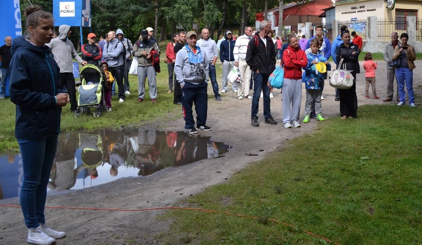 36 zawodników wystartowało w mistrzostwach w pływaniu długodystansowym na jeziorze Zawiat [ZDJĘCIA]