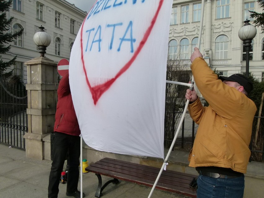 Ojciec protestuje Piotrkowie