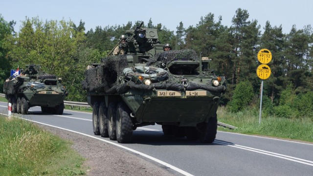 12 lutego rozpoczęły się na terenie Polski międzynarodowe ćwiczenia wojskowe pod kryptonimem Saber Strike 22 i związane z nimi przejazdy kolumn wojskowych. Na wybranych trasach, w 11 województwach, mogą zostać wdrożone czasowe ograniczenia prędkości. Ograniczenie będzie sygnalizowane kierowcom m.in. poprzez mobilne (ledowe) tablice zmiennej treści.