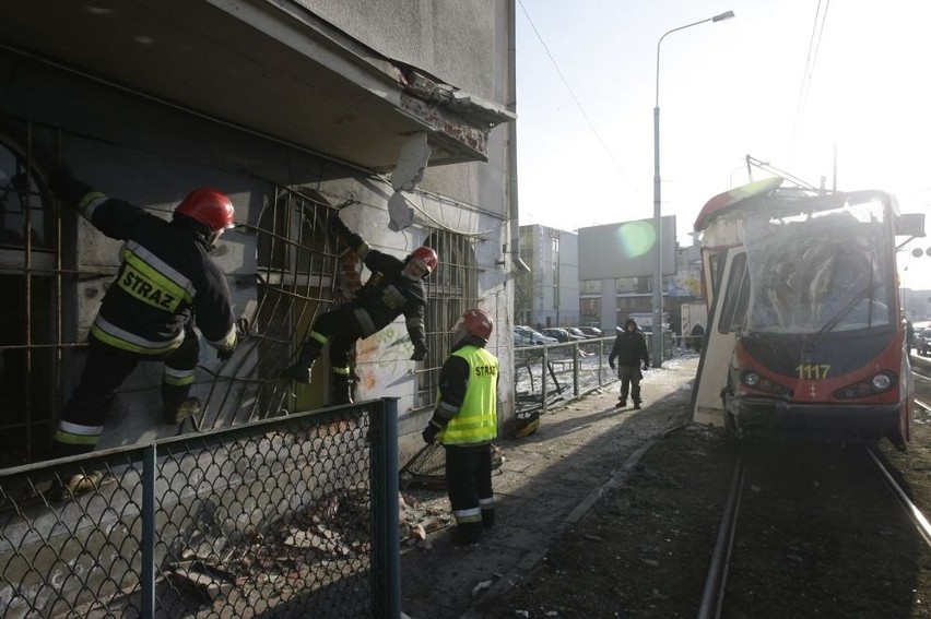 Tramwaj wbił się w ścianę budynku przy ul. Jana z Kolna w Gdańsku