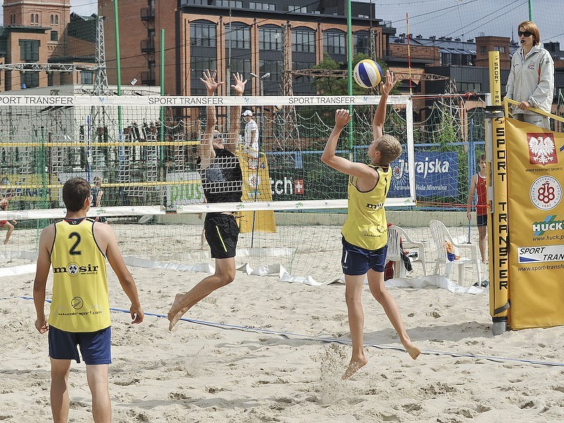 Turniej młodzików w siatkówce plażowej