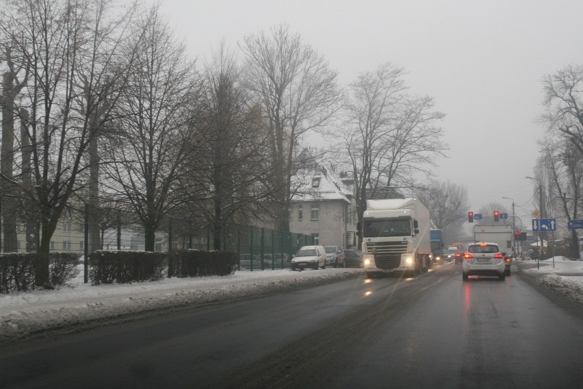 Rybnik: Ślisko na drogach, uważajcie! Na Rajskiej doszło już do wypadku