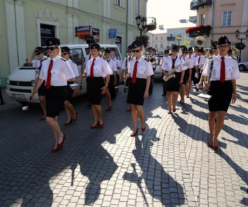 Parada orkiestr dętych w Piotrkowie