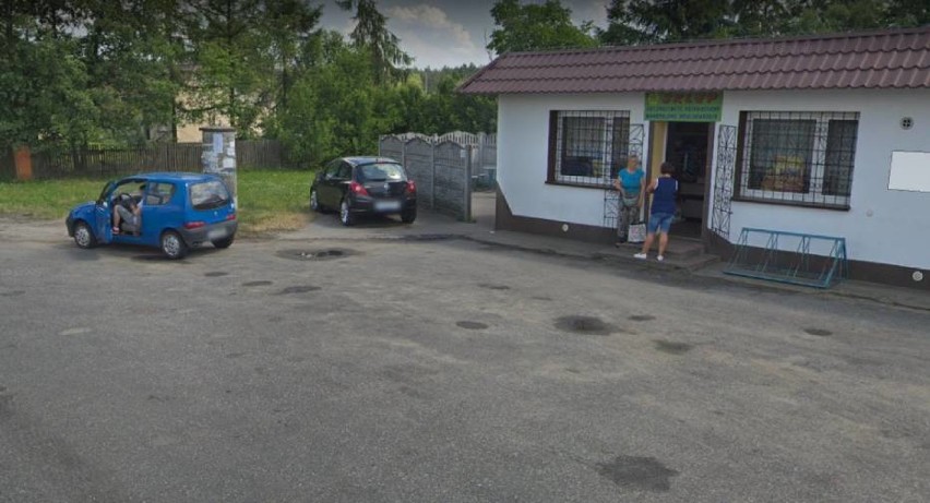 Mieszkańcy powiatu pleszewskiego przyłapani przez Google Street View na zakupach